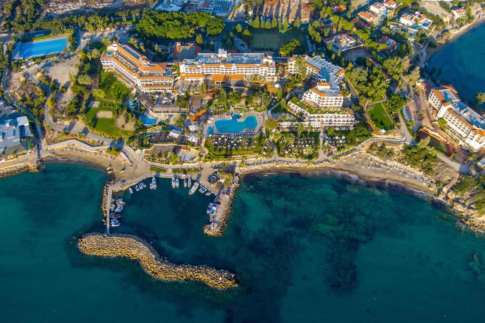Coral & Cyprus Готель