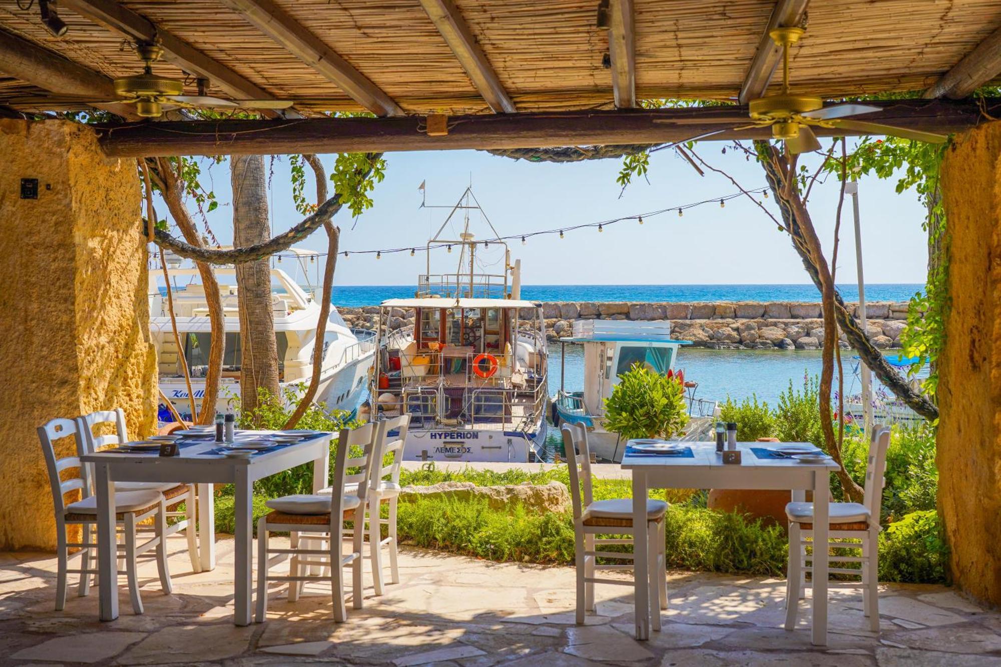Coral & Cyprus Готель